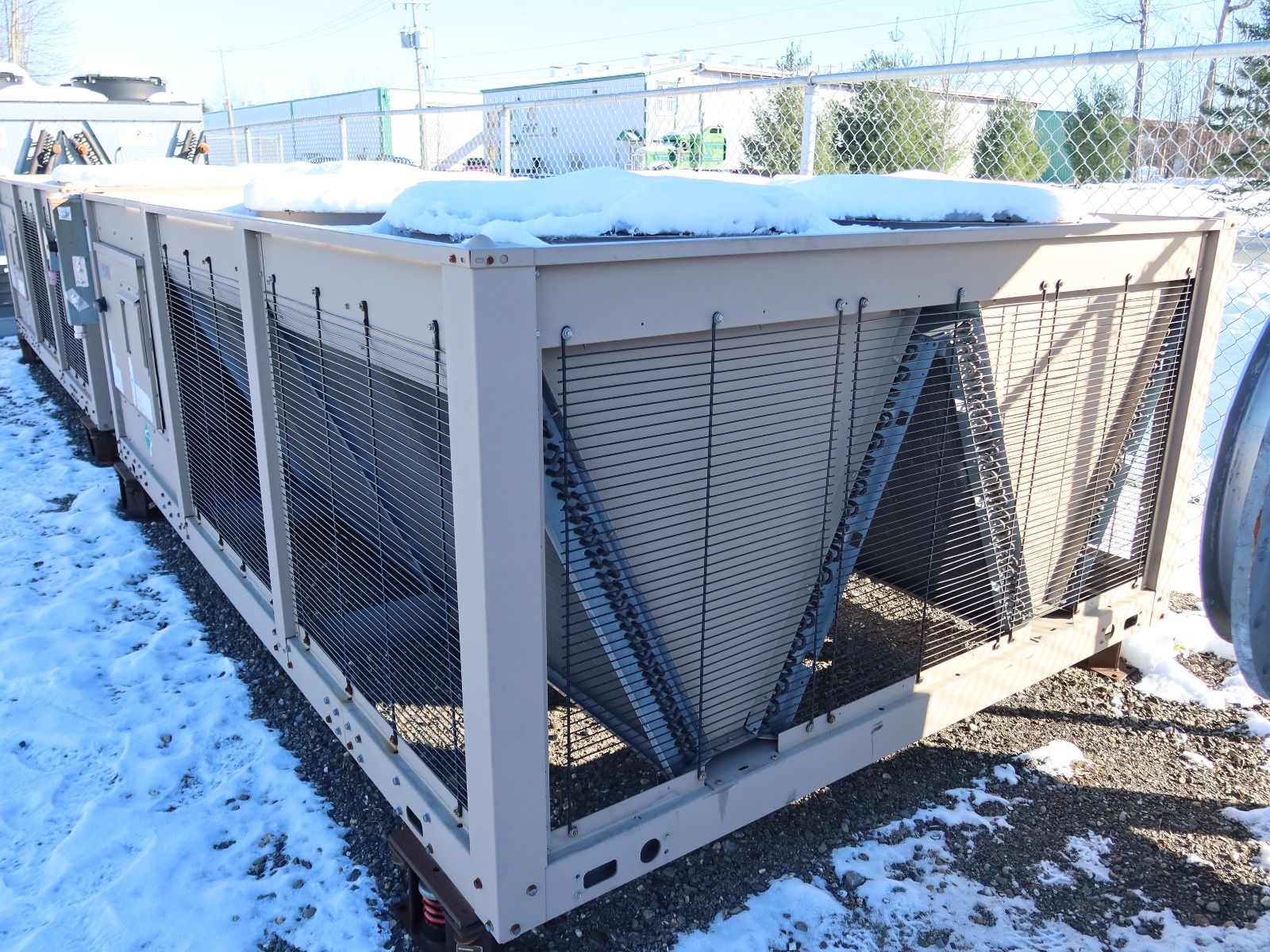 AIR-COOLED SCROLL CHILLERS - YCAL 0046 EE 58 AIR-COOLED SCROLL CHILLERS - YCAL 0046 EE 58